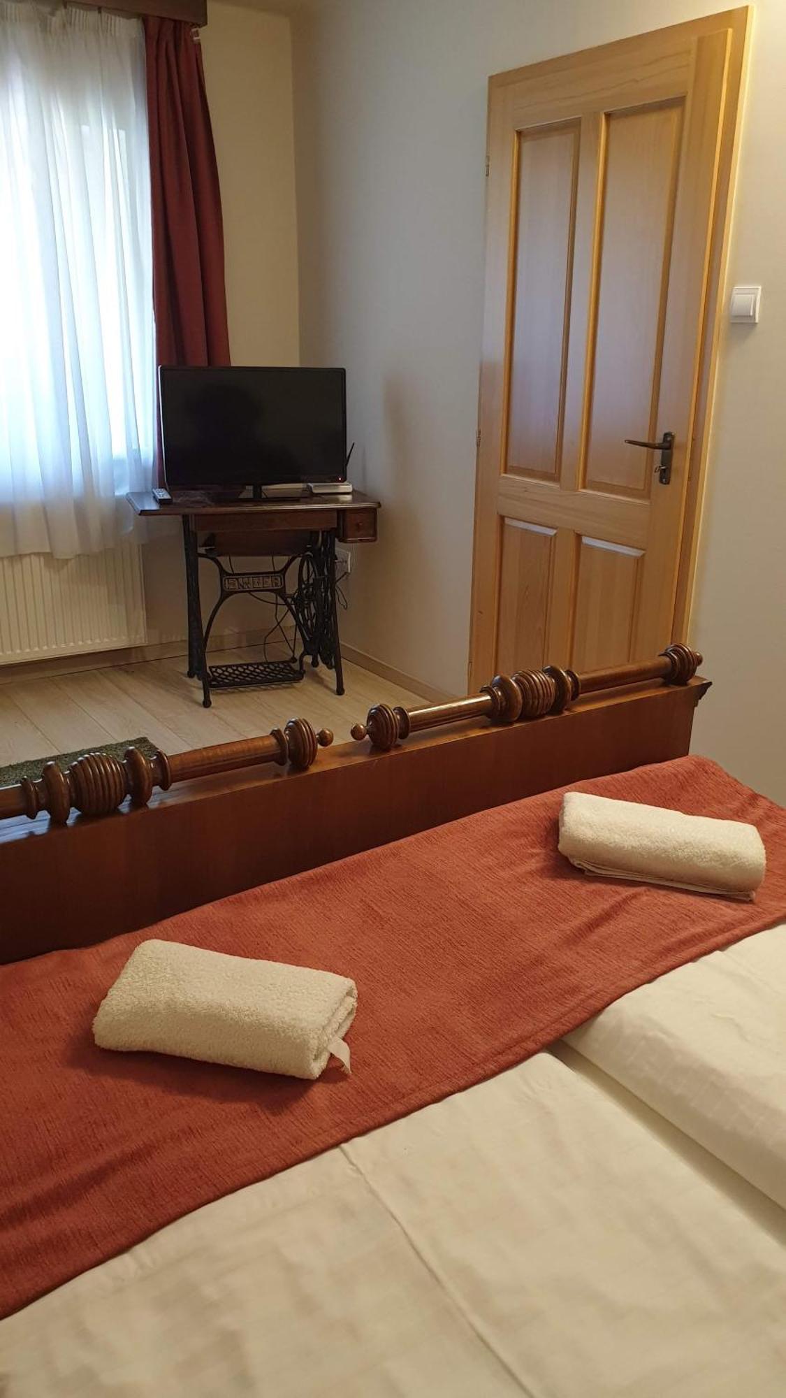 Keller Apartmanok Хайдусобосло Номер фото